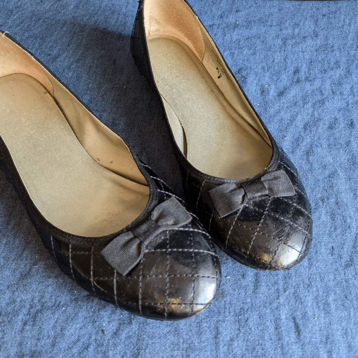 Black shiny used ballet flats with tiny bow on top